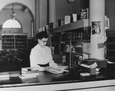 <font color="#008080" size="2">Librarian Mary Duddy in the Niagara Public Library</font>