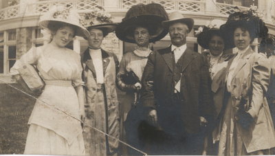 Charles Matthew Lowrey with his daughters