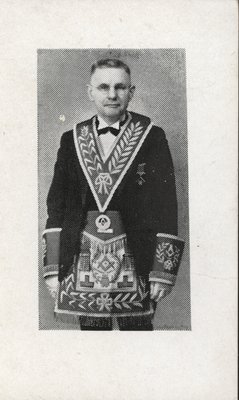 Unidentified Past D.D.G.M. Niagara &quot;B&quot; in full masonic regalia