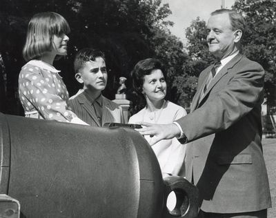 L.K. Coles with Family by the Courthouse Canon