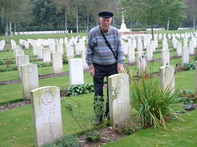 Grave Stone of Veteran Frank Harris. Courtesy of Bob Hughes