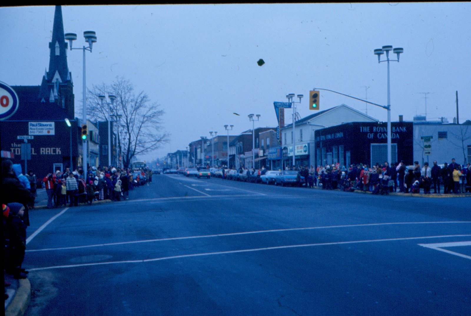 street-corner-in-downtown-oakville-oakville-images