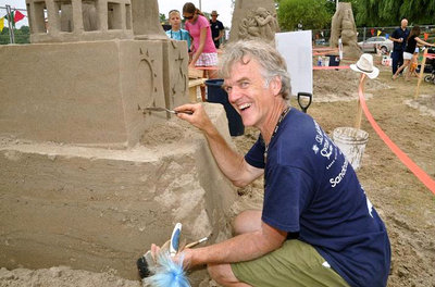 Creating sculptures out of sand.<br> Photo courtesy of Bronte BIA.