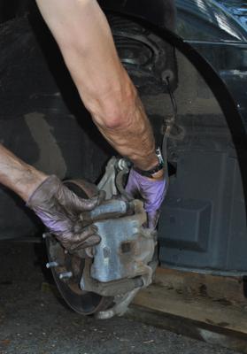 Peter Changes Brakes on 2010 Altima