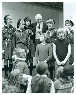 Hon. Earl Rowe Meeting with Girl Guides