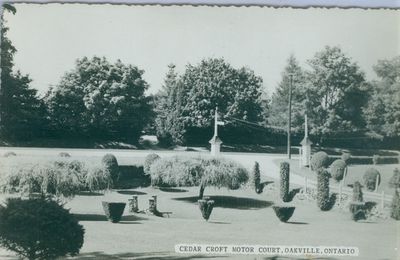 Cedar Croft Motor Court Postcard