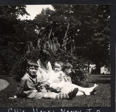 Hazel Chisholm Hart with her children