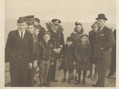 Dignitaries with students from Toronto on the HMCS OAKVILLE