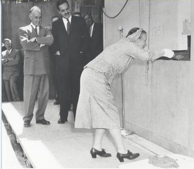 Hazel Chisholm Mathews plaquing the new Post Office