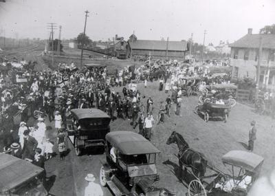 "Homecoming" in 1918 at Oakville Station following the end of the First World War. The town’s Honour Roll for the First World War shows 63 men from Oakville’s small population of around 2500 did not come home.