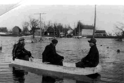 Une vue de la rue Notre-Dame inondée