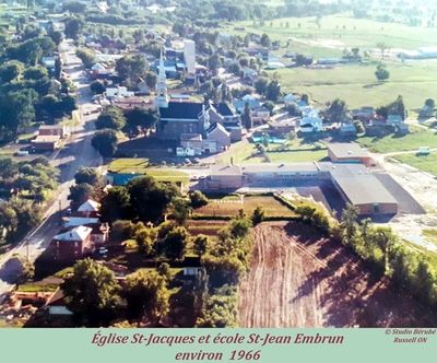 Une vue aérienne du cœur du village