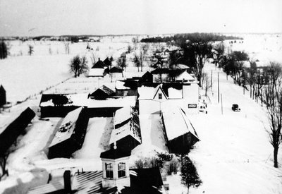 Vue de la rue Notre-Dame (Embrun) en direction est, prise du clocher de l’église.