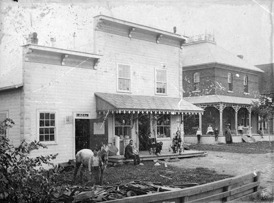 La ferblanterie et la maison de Henri Dupuis à Embrun.