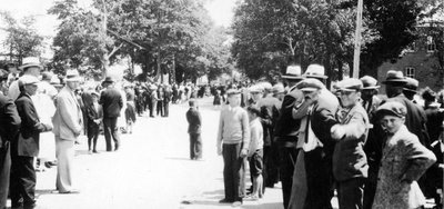 Un char allégorique du défilé présenté à Embrun l’occasion de la Saint-Jean Baptiste.