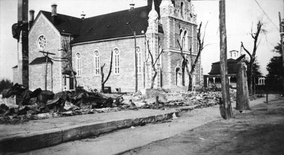 Les ruines du magasin Maheu (Embrun) après l’incendie de 1932.