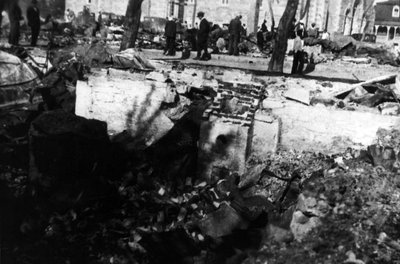 Les ruines du magasin Maheu (Embrun) après l’incendie de 1932.