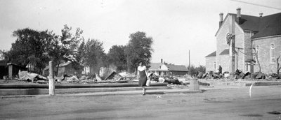 Les ruines du magasin Maheu (Embrun) après l’incendie de 1932.