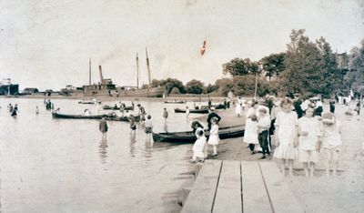 Boating at Lakeside Park, Port Dalhousie