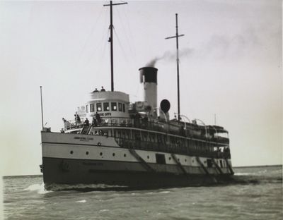 Steamer &quot;Dalhousie City&quot; coming into Port Dalhousie