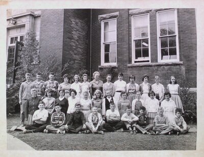 Class photo of Central School students