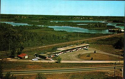 Lockview Motel, Smiths Falls postcard, ca. 1960