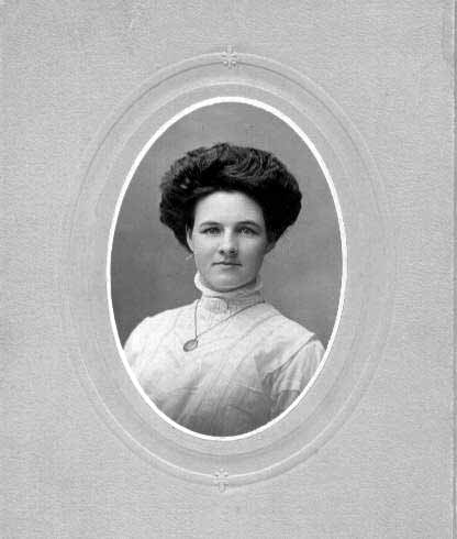 Studio photograph of an unidentified woman, Smiths Falls