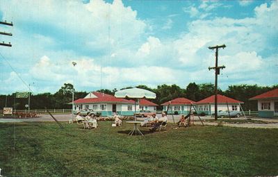 Crescent Court Motel, Smiths Falls postcard