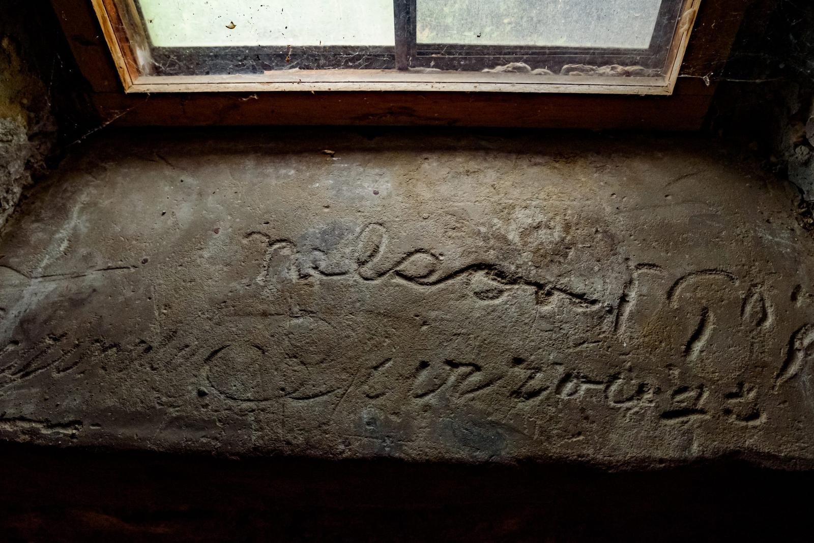 Burrough's signature, Keyhole house