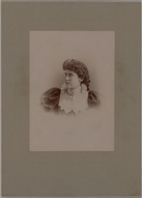 Studio photograph of an unidentified woman, Smiths Falls, 1880-1900