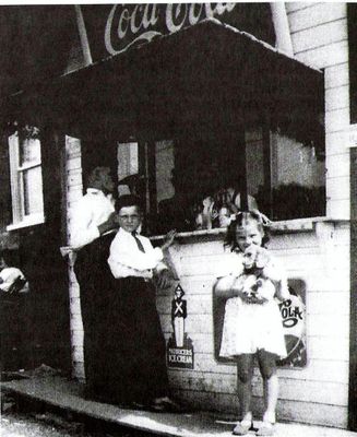 William and Gail Whiten, Atironto, Smiths Falls, 1947