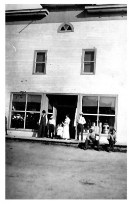 Magasin Lamarre, Field / Lamarre Grocery Store, Field