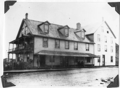 The Old Queen's Hotel, South River, circa 1900