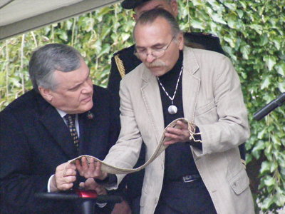 Queenston Heights Ceremony - Keith Jamieson explains Covenant Chain to Lt. Governor