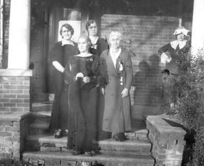 Agnes Macphail with her mother and supporters