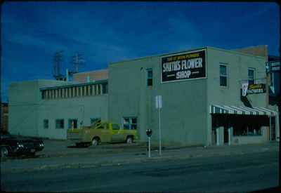 Smith's Flower Shop - 164 1st Ave NE