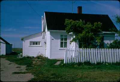 Non Modern House in Northwest Subdivision - 942 9th Ave NW