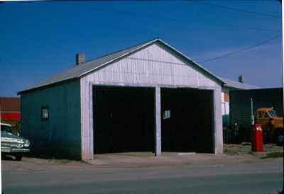 Garage Black Transport - 985 Railway St. W