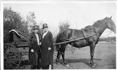 Sisters Hettie & Jennie Munn