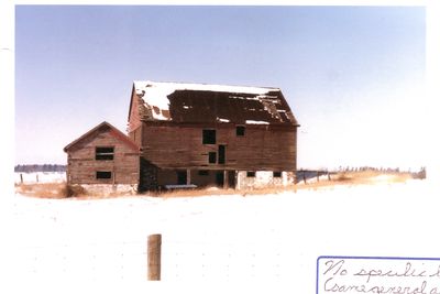 Barn in the area of Trafalgar Road, north of Dundas Street, 1985