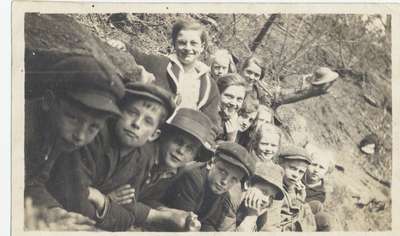 Merton School Trip to The Cave Which Had Sheltered William Lyon Mackenzie, ca1915