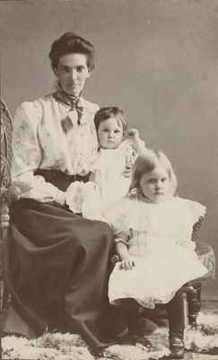 Margaret Elvira (Coverdale) Inglehart (1867-1912), wife of Herbert Inglehart, and her two oldest daughters, Ruth Baldwin Inglehart (1902-2003) and Jean Eleanor Inglehart (1900-1958).