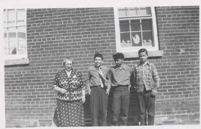 Mrs. Brownridge and Entrance Class 1951-52