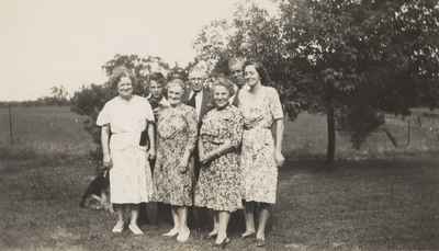 Wettlaufer Family Photo, Late 1940's