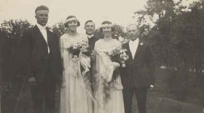 Double Wedding Photo of the Giles Sisters, 1924