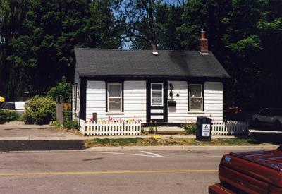 Bronte Police Substation, Bronte Rd.