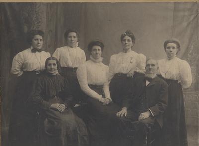 Family of John and Annie Saunders