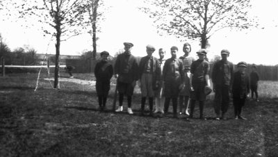 Chester with Leaskdale school children & North School, ca.1924.  Leaskdale, ON.