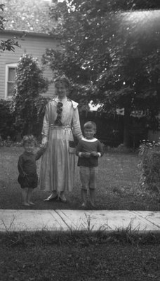 Stuart, Bertie MacIntyre, Chester, ca.1918.  Leaskdale, ON.(?).