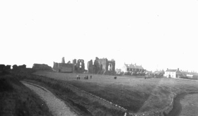 Castle ruins (Honeymoon, 1911)